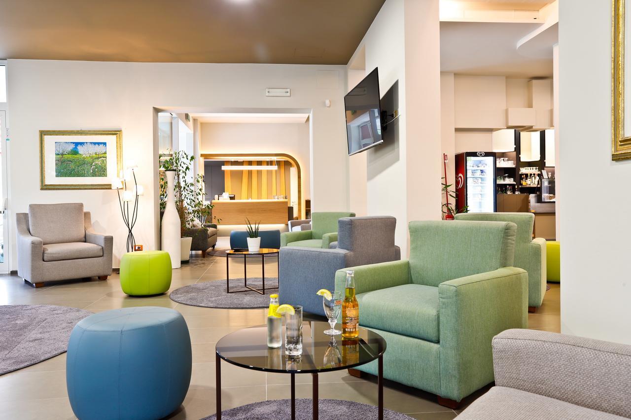 Hotel Grifone プリンチピナ・ア・マーレ エクステリア 写真