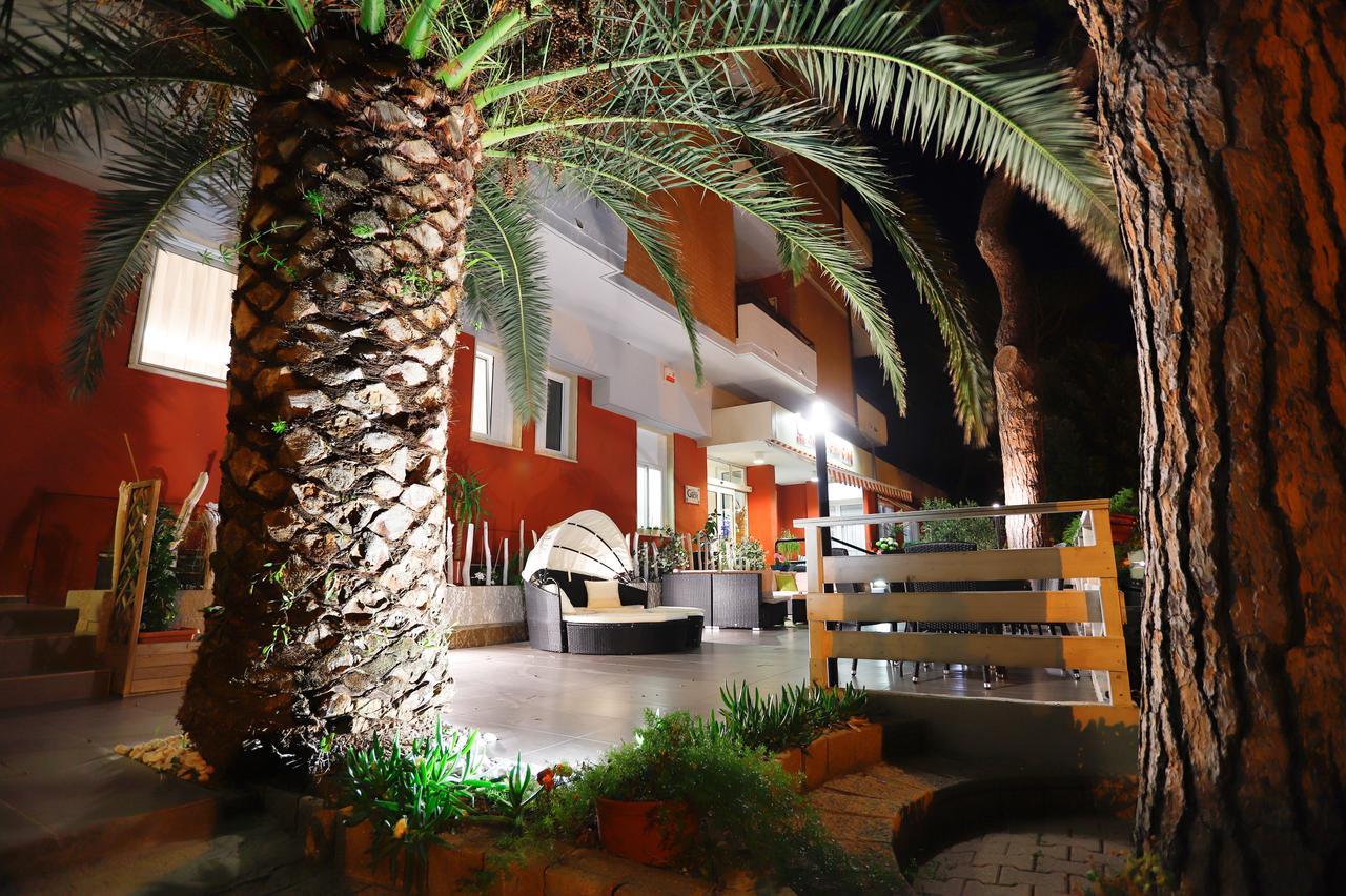 Hotel Grifone プリンチピナ・ア・マーレ エクステリア 写真